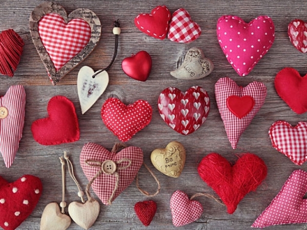 Что подарить на День святого Валентина для нее и для него: идеи подарков своими руками